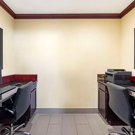 Best Western Plus Pratt Exterior photo