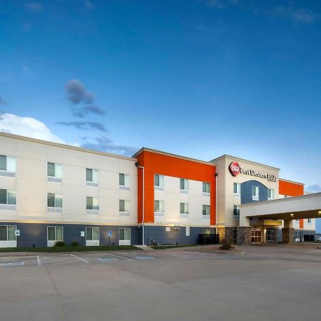 Best Western Plus Pratt Exterior photo
