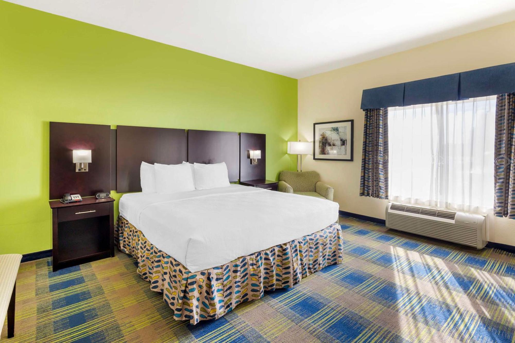 Best Western Plus Pratt Exterior photo