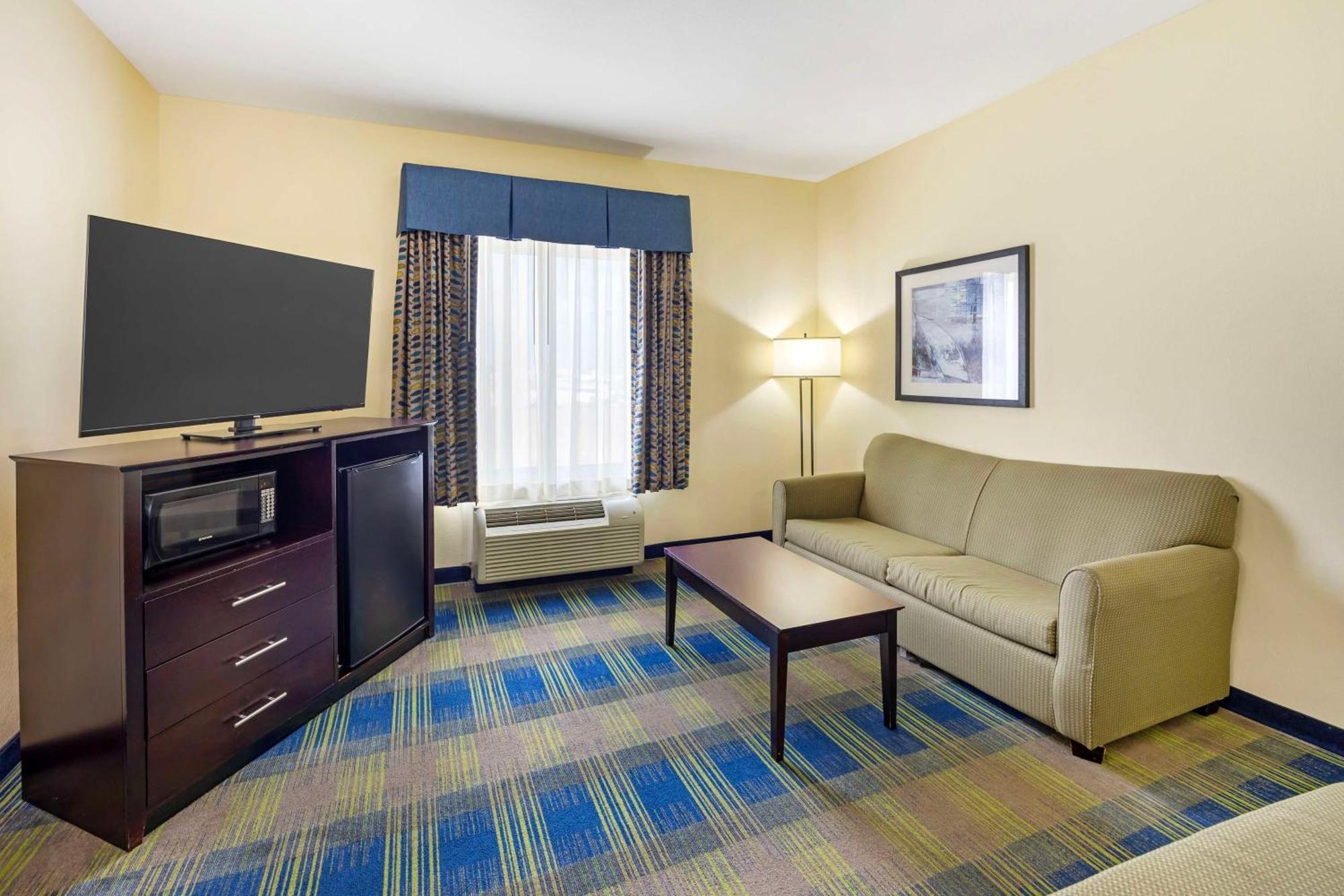 Best Western Plus Pratt Exterior photo