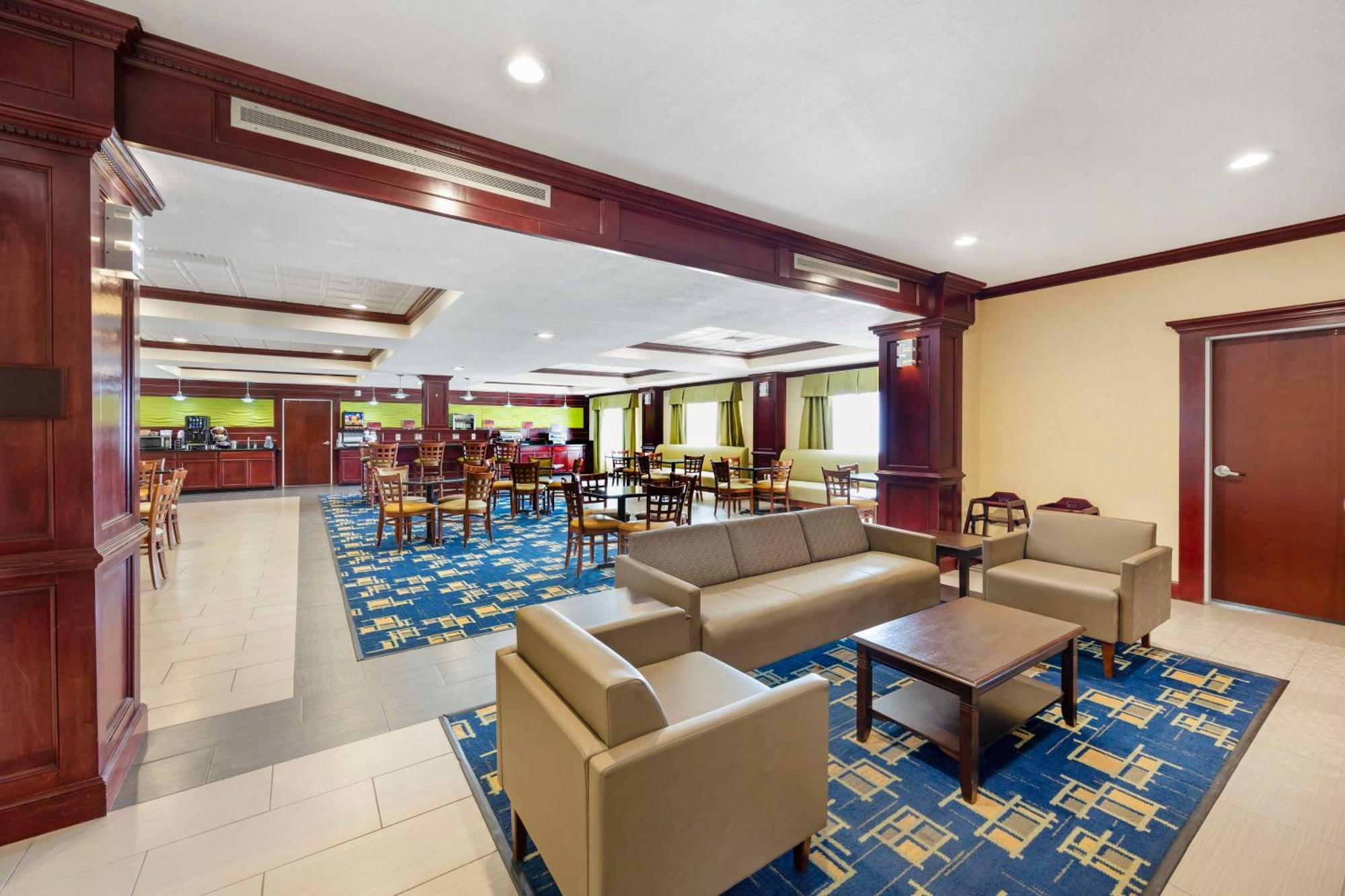 Best Western Plus Pratt Exterior photo