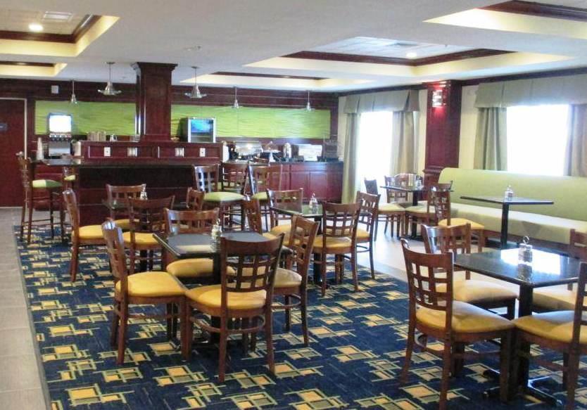 Best Western Plus Pratt Exterior photo