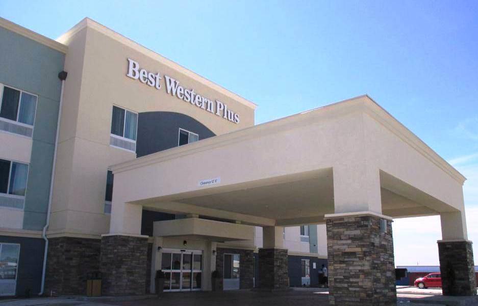 Best Western Plus Pratt Exterior photo