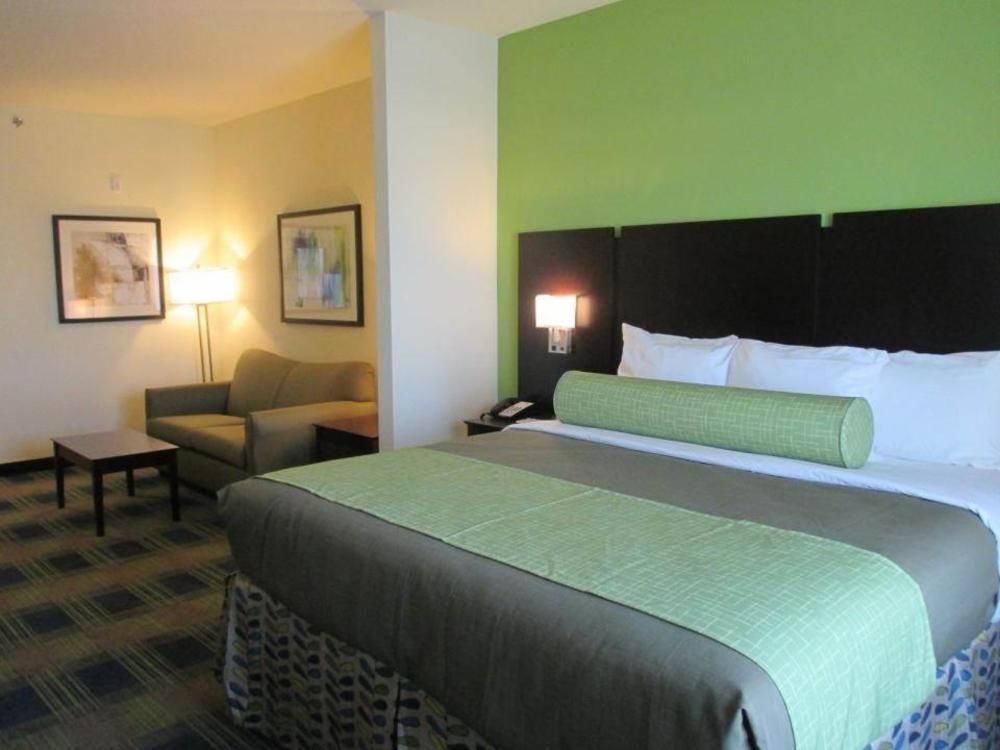 Best Western Plus Pratt Exterior photo