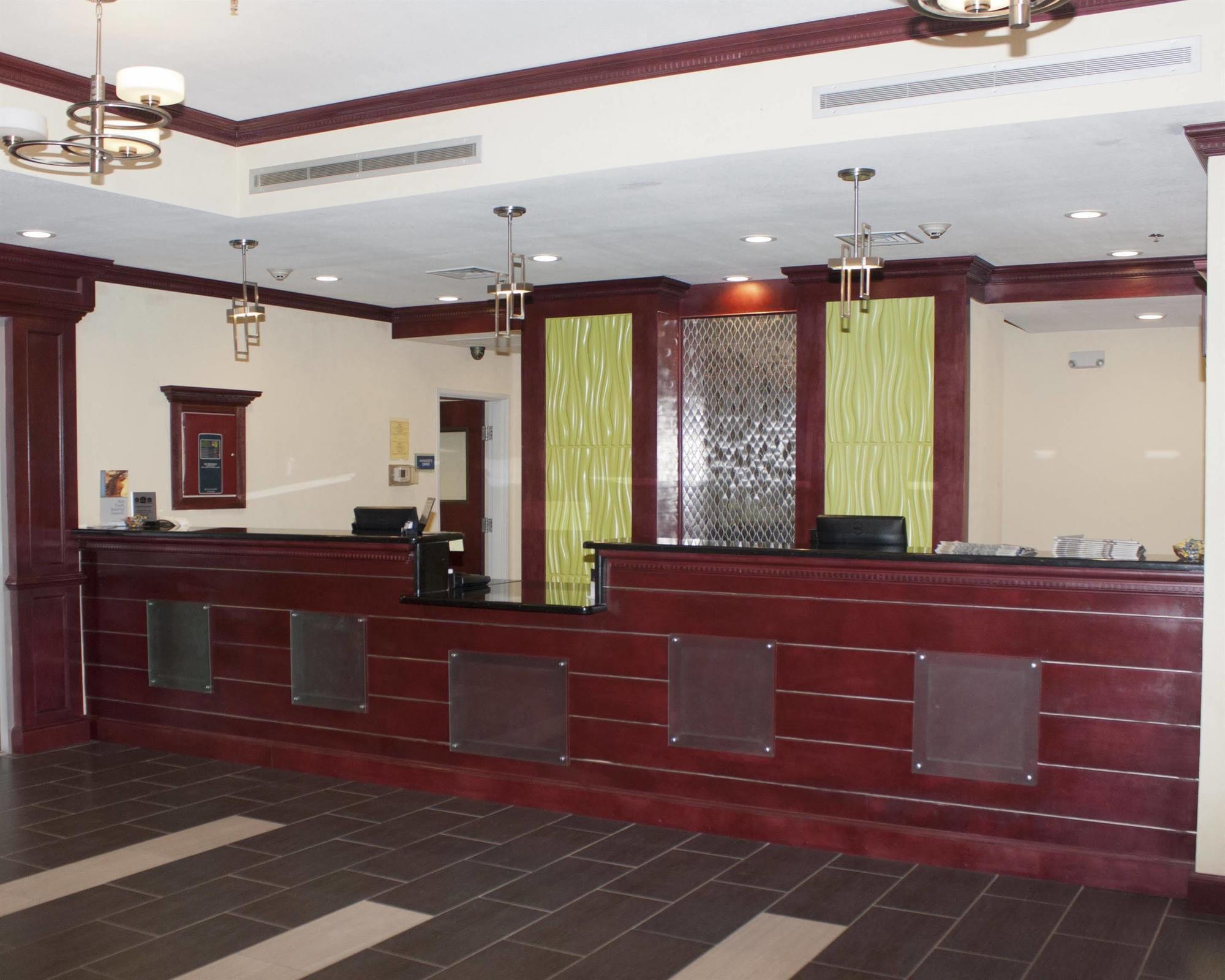 Best Western Plus Pratt Exterior photo